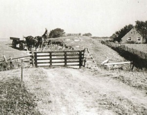 dijk-met-paard-en-wagen in godlinze